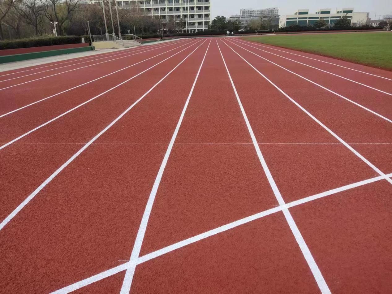 如何选择适合的塑胶跑道？
